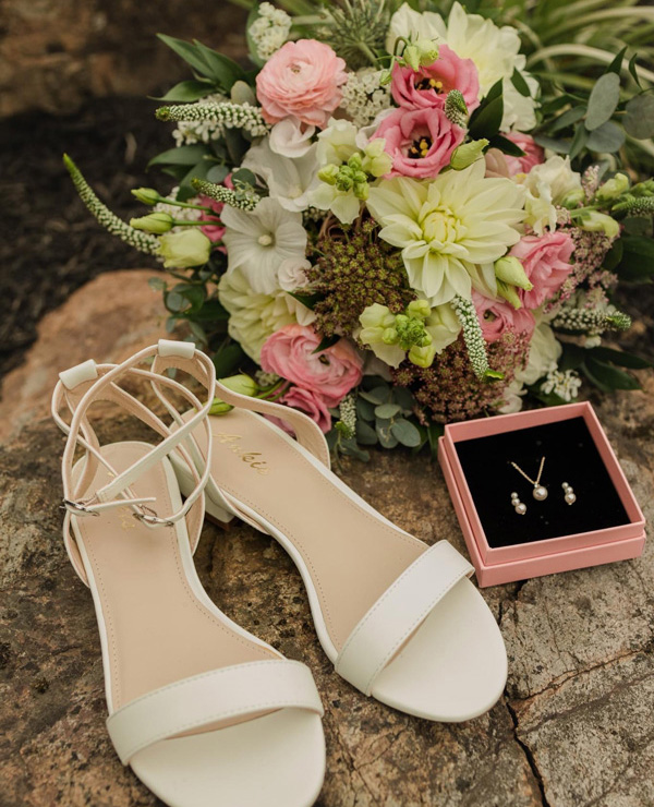 brides-shoes-crop